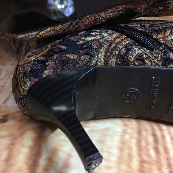 Velvet Boots - 6.5 - Picture 7 of 8